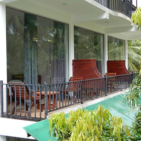 טיסמהרמה Lake Edge Holiday Inn חדר תמונה