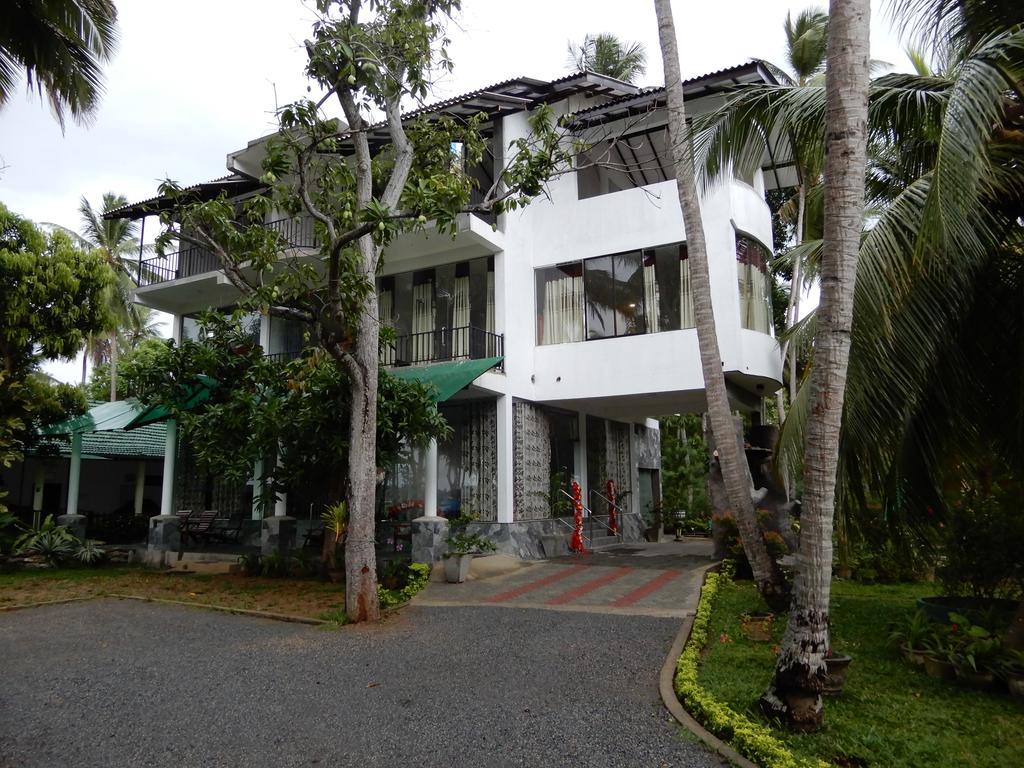 טיסמהרמה Lake Edge Holiday Inn מראה חיצוני תמונה